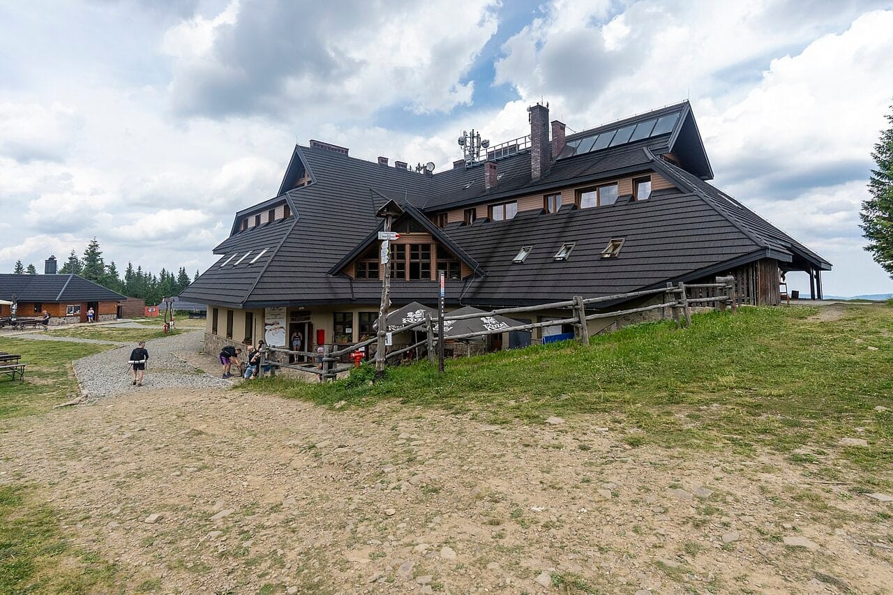 Schronisko PTTK na Hali Miziowej, lipiec 2025. Fotografia archiwalna.