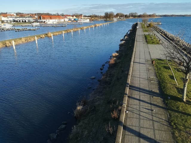 Molo nad Niegocinem w Giżycku, widok wzdłuż portu