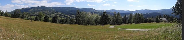 Panorama z grzbietu Kubiesówki w Glince, lipiec 2012. Zdjęcie okolicy, nie przystanku.
