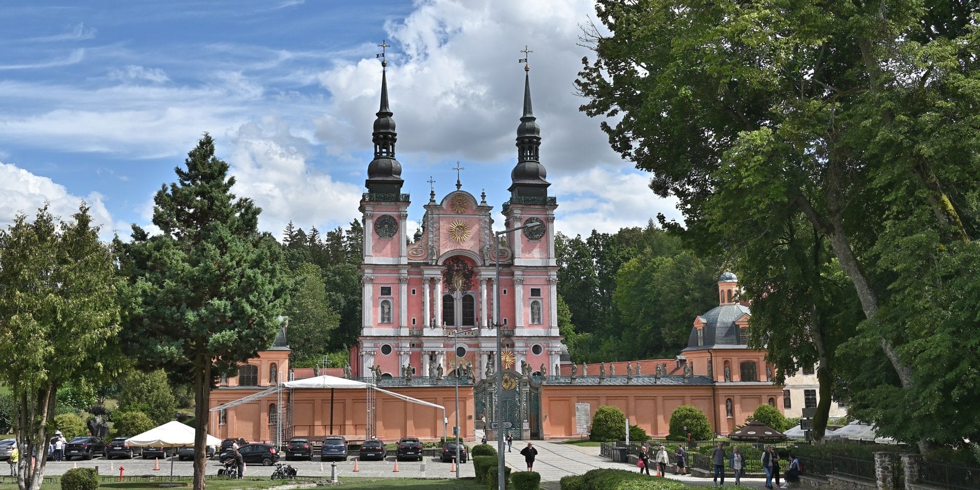 Sanktuarium w Świętej Lipce — widok z zewnątrz