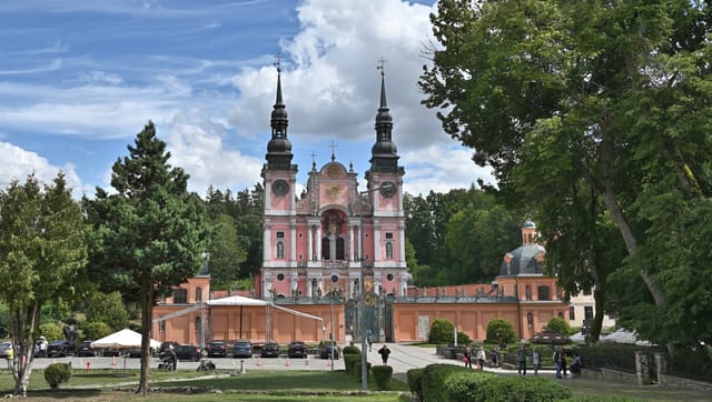 Sanktuarium w Świętej Lipce — widok z zewnątrz