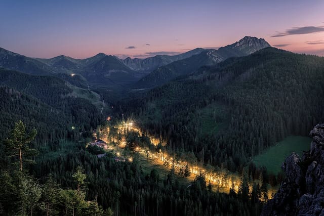 Widok z Nosala na Dolinę Bystrej i otoczenie Giewontu