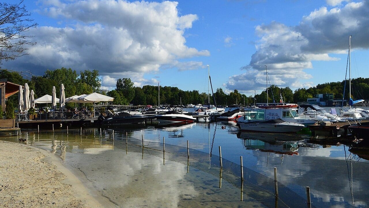 Przystań nad jeziorem Ukiel w Olsztynie